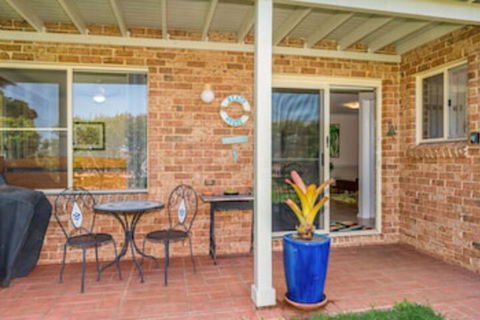 Chez Boulders - Accommodation Newcastle 0