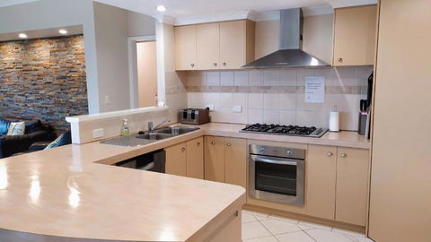 Halls Head Holiday Home - Accommodation Newcastle 3