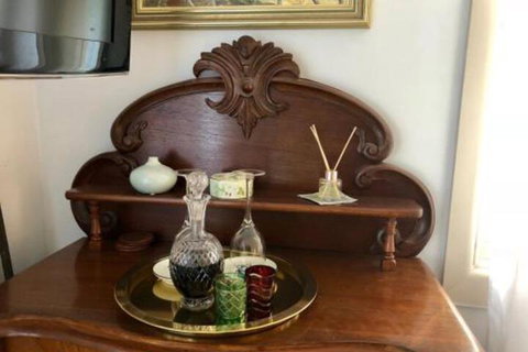 Rainy Hill Retreat - Accommodation Newcastle 2