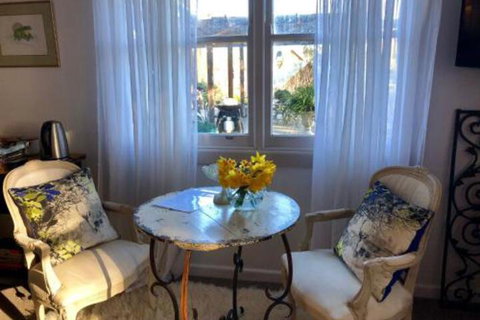 Rainy Hill Retreat - Accommodation Newcastle 1