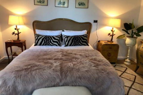 Rainy Hill Retreat - Accommodation Newcastle 6