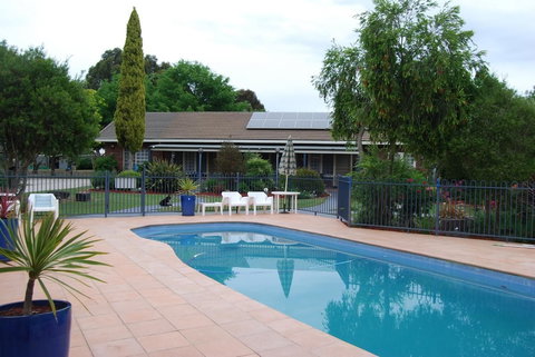 Greenvale Holiday Units - Accommodation Newcastle 6