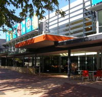 Beautiful deluxe family friendly holiday house - Accommodation Newcastle