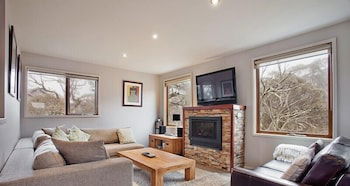 Alyeska - Accommodation Newcastle 4