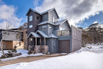 Alyeska - Accommodation Newcastle 6