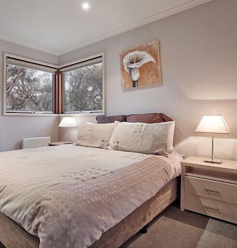 Alyeska - Accommodation Newcastle 3
