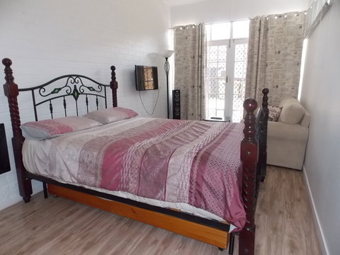 Hidden Oasis - Accommodation Newcastle 5