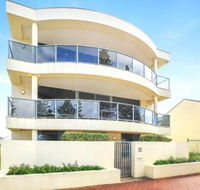 Ultimate Esplanade 3 Storey Experience WiFi - Accommodation Newcastle