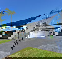 Mermaid Island Beach House - Accommodation Newcastle