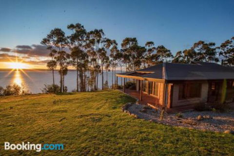 Tinderbox Cliff House - Accommodation Newcastle 0