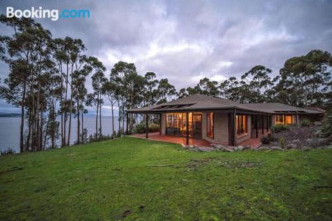 Tinderbox Cliff House - Accommodation Newcastle 5