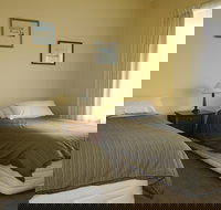 Logans Beach House  Apartments - Accommodation Newcastle