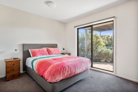Amaroo - Accommodation Newcastle 6
