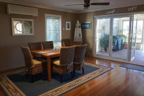 Holiday House - Accommodation Newcastle 2