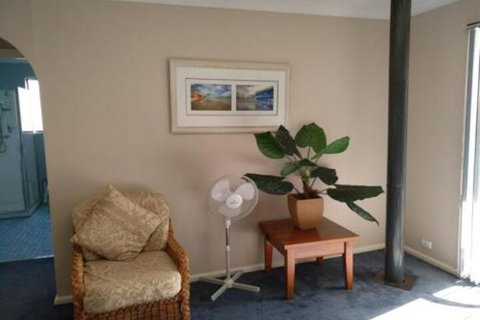 Holiday House - Accommodation Newcastle 6