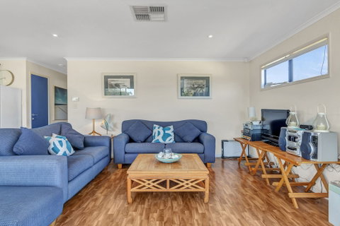 Zephyr Shores - Accommodation Newcastle 6
