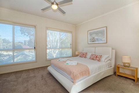 The Lighthouse - Accommodation Newcastle 4