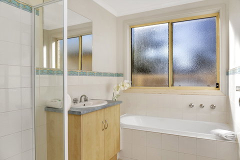 The Lighthouse - Accommodation Newcastle 2