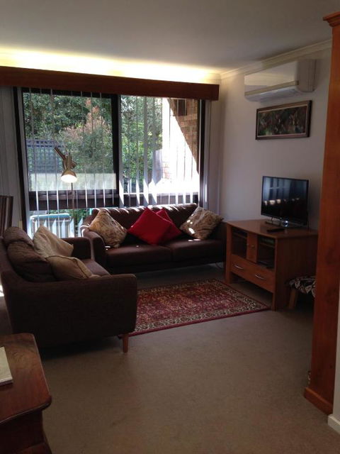 Eltham South Lodge - Accommodation Newcastle 6