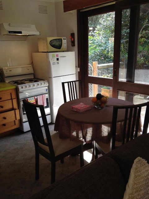 Eltham South Lodge - Accommodation Newcastle 3