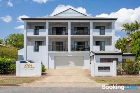 Casa Bohemia - Accommodation Newcastle 6