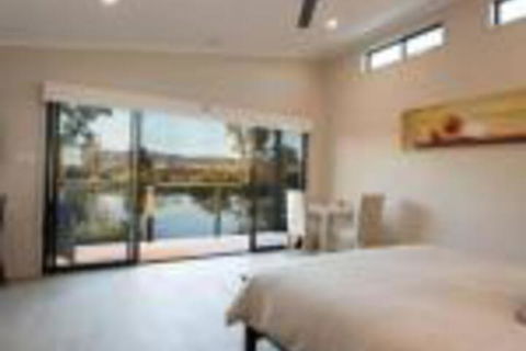 Still Earth - Accommodation Newcastle 0