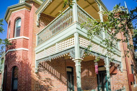 Grenfell Hall B & B - Accommodation Newcastle 0