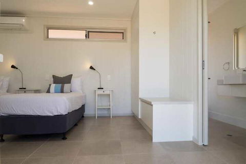 Cooper's Country Lodge - Accommodation Newcastle 2