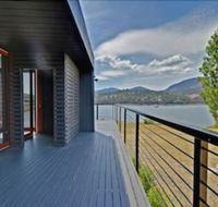 Amazing Unique Five-Star Waterfront Retreat - Accommodation Newcastle