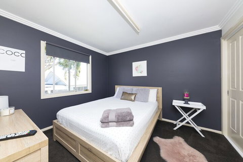 La Casa - Accommodation Newcastle 3