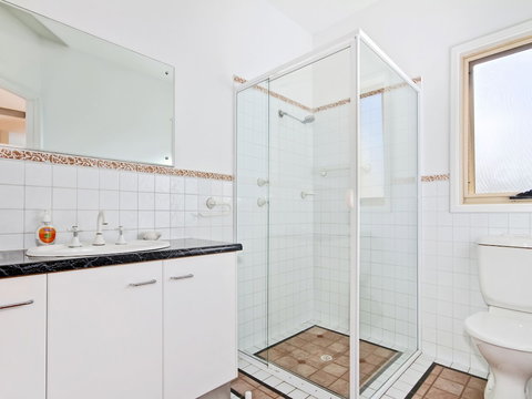 Through The Looking Glass - Accommodation Newcastle 5