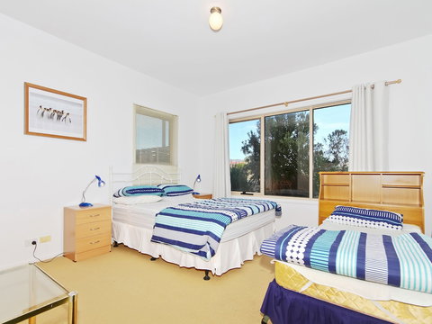 Through The Looking Glass - Accommodation Newcastle 1