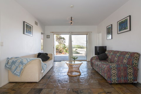 Through The Looking Glass - Accommodation Newcastle 3