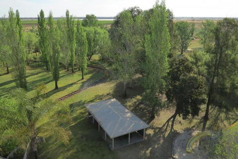 Hilltop Resort - Accommodation Newcastle 3