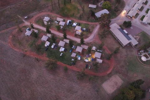 Hilltop Resort - Accommodation Newcastle 2