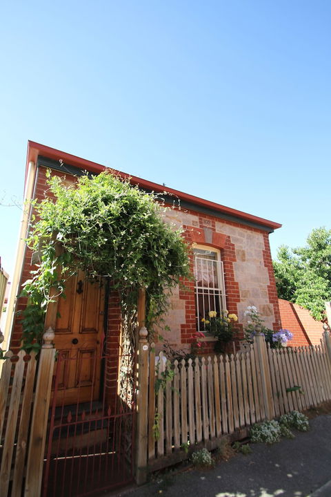 Adelaide Heritage Cottages & Apartments - Accommodation Newcastle 1