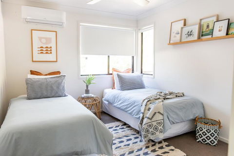 Akoakoa Sunrise Beach - Accommodation Newcastle 3