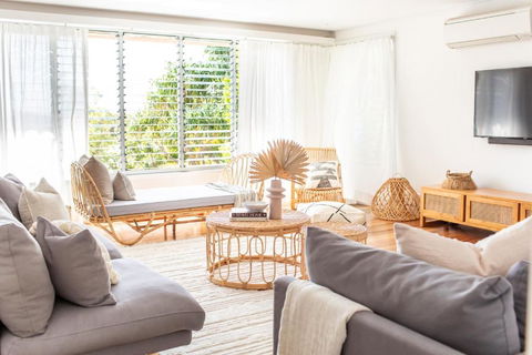 Akoakoa Sunrise Beach - Accommodation Newcastle 1