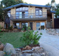 Alpine Apartment Great location with views of Lake Jindabyne - Accommodation Newcastle