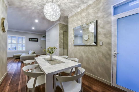 Aloha Luxury Central Apartments - Accommodation Newcastle 6
