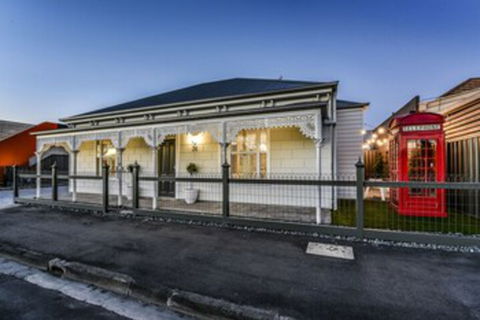 Aloha Luxury Central Apartments - Accommodation Newcastle 0