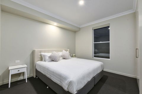 Aloha Luxury Central Apartments - Accommodation Newcastle 3