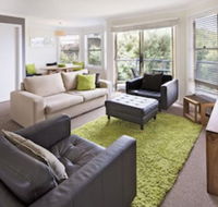 Caribou 3 - Modern  spacious with views over Lake Jindabyne - Accommodation Newcastle