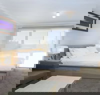 Cascades 3 Well Appointed and Central location - Accommodation Newcastle