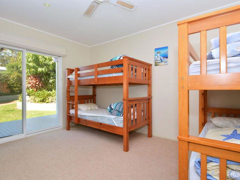 Morisset Bay Waterfront Views Lake House Looking Over Trinity Marina - Accommodation Newcastle 2