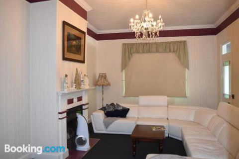 YesterYear On West - Accommodation Newcastle 4