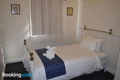 YesterYear On West - Accommodation Newcastle 7