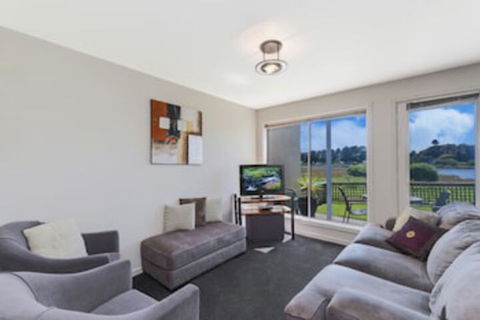 MOYNE VIEWS NO. 2 - Accommodation Newcastle 0