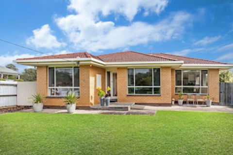 HAKUNA MATATA (No Worries) - Accommodation Newcastle 0