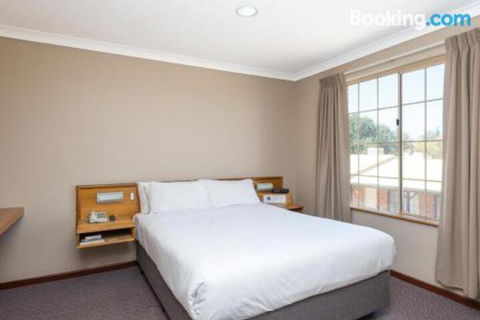 MIDAS MOTEL KALGOORLIE - Accommodation Newcastle 2
